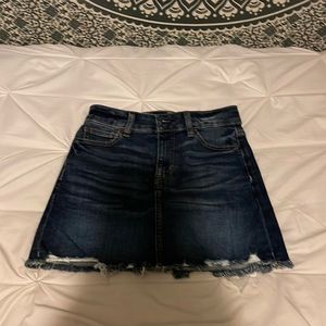 size 0 american eagle jean skirt. worn a few times